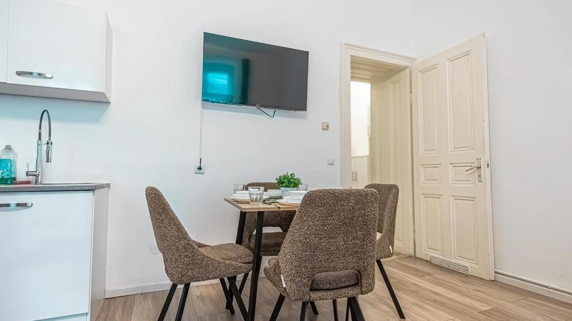 Elegant 1Br Apt - Great For Long Stays فيينا 0*,